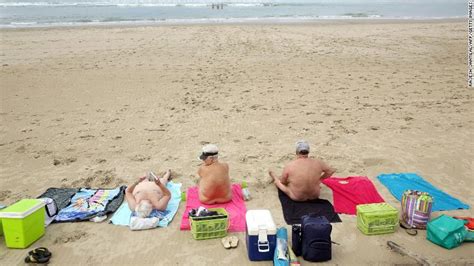 naked at the beach|nude.